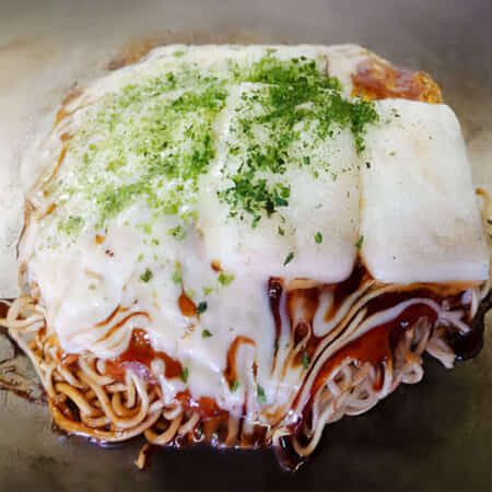 モッち〜ず焼|広島市中央区でお好み焼きのテイクアウト・デリバリーならお好み焼き一銭白島店