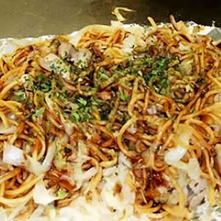 ピリ辛やきそば｜広島市中央区でお好み焼きのテイクアウト・デリバリーならお好み焼き一銭白島店